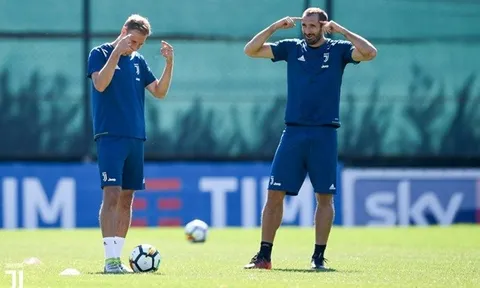 Chiellini 'ra dấu' tập trung trước trận derby thành Turin