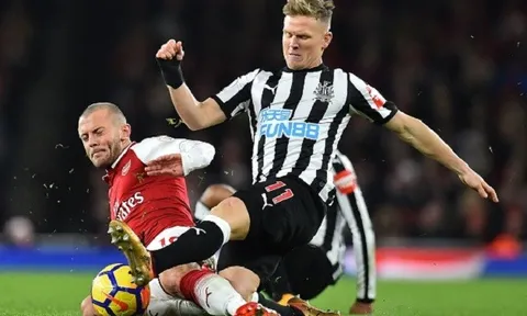 Chiến binh Jack Wilshere "cân" hết hàng tiền vệ Newcastle