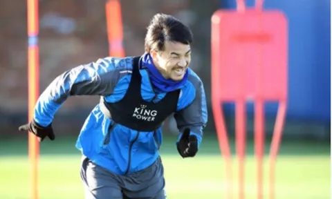 Chiến binh Okazaki tập "hăng máu" khi biết sắp đuổi kịp Arsenal