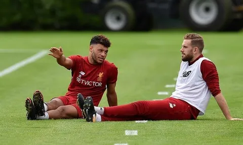 Chiến M.U, Klopp không dám mạo hiểm với Chamberlain