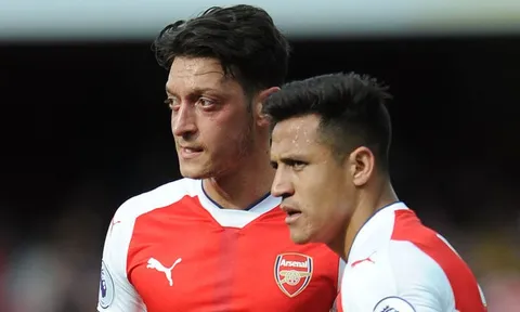 Chiến Tottenham, Arsenal phải 'trảm' Sanchez & Ozil