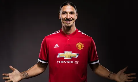CHÍNH THỨC: Ibrahimovic trở lại M.U, mang áo số 10