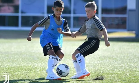 CHÍNH THỨC: Juventus chiêu mộ Ronaldo thứ 2