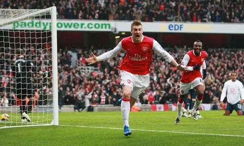 Chọc giận "Lord" Bendtner, tài xế taxi bị đấm vỡ quai hàm
