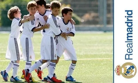 Chơi fair-play, sao nhí Real Madrid đứng yên để đối thủ ghi bàn