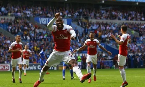 Chơi như lên đồng, Lacazette buông lời "nhắc nhở" Emery