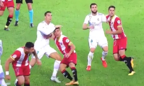 Chơi tệ, Ronaldo còn đối mặt án phạt nặng