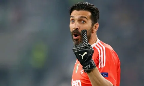 Chơi thăng hoa, De Gea vẫn kém xa Buffon