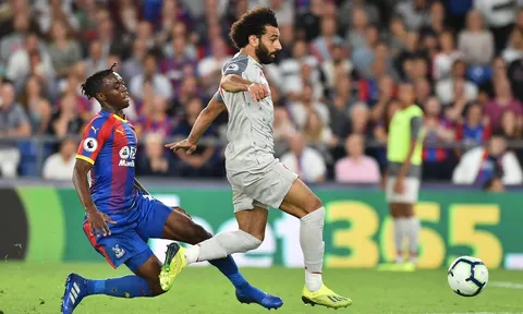 Chơi xấu Salah, sao Crystal Palace đi vào lịch sử