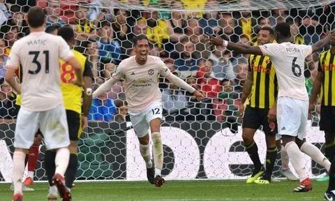 Mourinho hé lộ điều duy nhất khiến ông bận lòng về Chris Smalling
