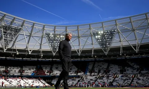 Chưa đá, Man Utd đã "thắng" Chelsea ở điểm này