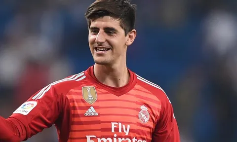 Chưa dứt hận, Courtois lôi cả... sân nhà Real ra 'đá xoáy' Chelsea