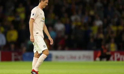 Chưa hết vui, Mourinho phải "xanh mặt" vì lá chắn thép của Man Utd