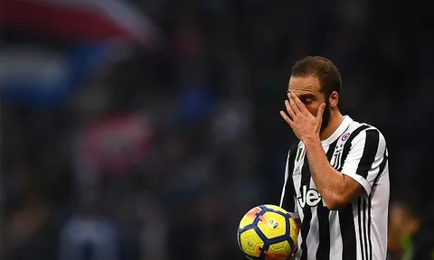 Chưa thấy ai đá pen mà buồn như Higuain