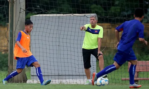 Chuyên gia Đức ám chỉ ai ở VFF muốn U22, U18 thất bại?