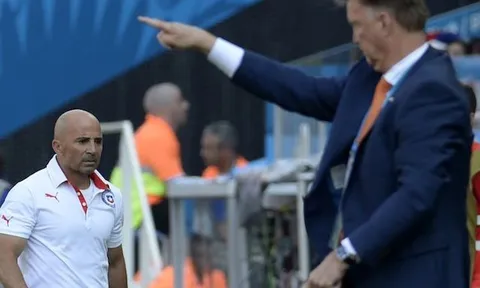 Chuyện kể của Sampaoli: Van Gaal từng hăm dọa tôi!