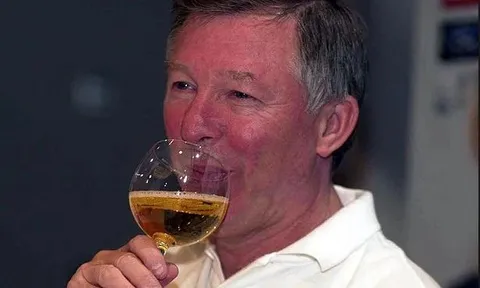 Có 800 chai rượu quý, vì sao Sir Alex không dám đụng vào?