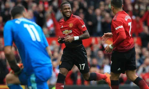 Có bàn thắng ra mắt, Fred đi vào lịch sử Man Utd