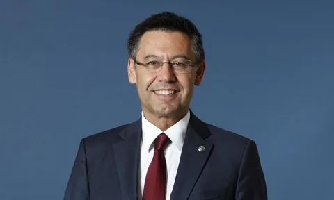 Có ít nhất 14.000 chữ ký yêu cầu Barca đuổi cổ Bartomeu