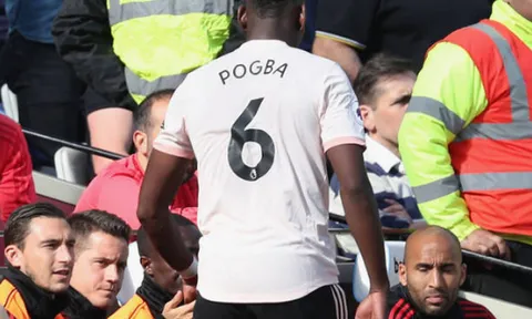Có một Pogba rất đáng thương trên băng ghế dự bị