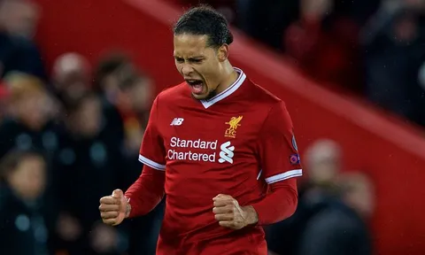 Có Van Dijk, hàng thủ của Liverpool đã thay đổi 'chóng mặt' thế nào?