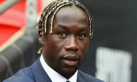 Còn ai nhớ đến Bacary Sagna?