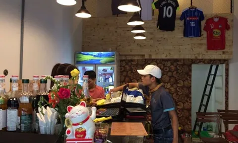 Công Phượng bày áo đấu, khai trương quán cà phê
