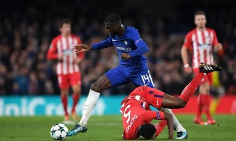 Conte bênh vực Bakayoko sau pha 1 chạm “thần thánh”