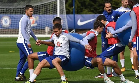 Conte cho Chelsea tập siêu dị, chờ hạ gục Arsenal