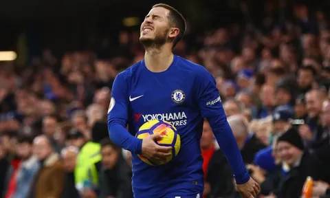Conte LÊN TIẾNG về tương lai của Hazard