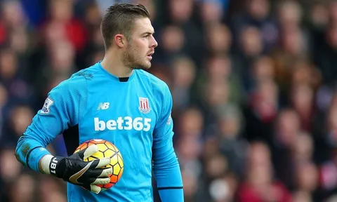 Courtois lấp lửng, Chelsea tìm đến Stoke