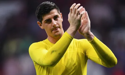 Courtois từ chối gia hạn với Chelsea, đợi tin từ Real