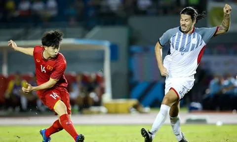 BLV Fox Sports: 'Công Phượng sút ra ngoài còn khó hơn vào trong'