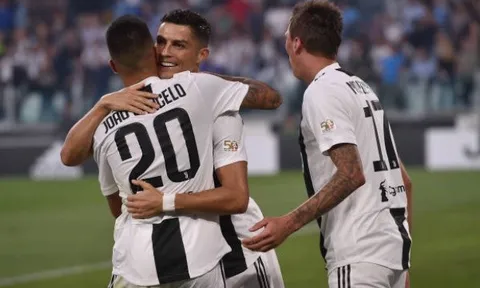 CR7 lập hat-trick kiến tạo, Juventus hủy diệt Napoli trong trận chiến rực lửa