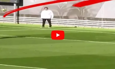 Cristiano Ronaldo ghi bàn bằng vai trong buổi tập