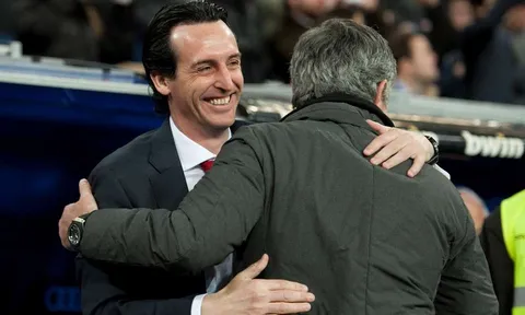Nhìn Emery, Sir Alex có thấy chạnh lòng?