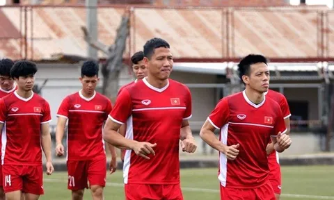 Văn Quyết, Bùi Tiến Dũng báo tin vui trước giờ về nước