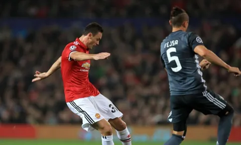 Cú sút cực căng của Nemanja Matic vs Benfica
