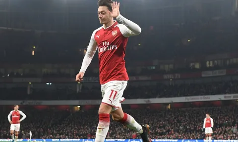 CỰC NÓNG: Mesut Ozil đồng ý ở lại Arsenal