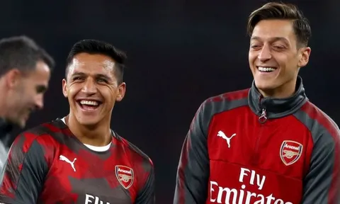 CỰC NÓNG: Wenger XÁC NHẬN Sanchez và Ozil ra đi?