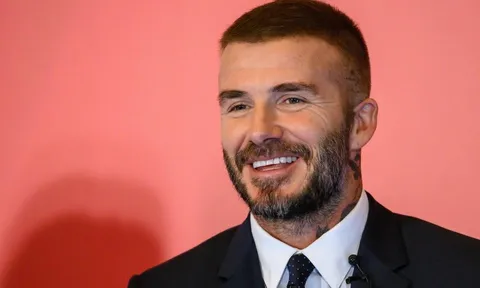 Cùng các huyền thoại Man Utd, Beckham lại mua thêm đội bóng
