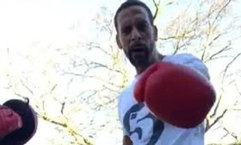 Cùng chiêm ngưỡng kỹ năng Boxing của Rio Ferdinand