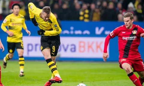 Dortmund hoà bạc nhược, ghế của Peter Bosz lung lay dữ dội