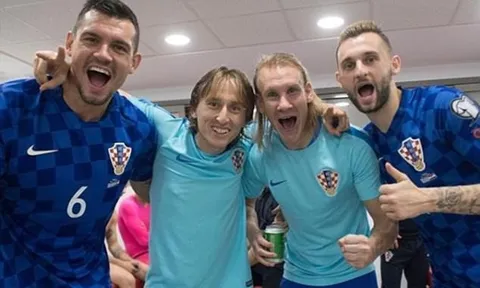 Giật vé dự World Cup, dàn sao Croatia ăn mừng đầy phấn khích
