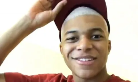 Kylian Mbappe gây "choáng" khi trình làng mái đầu bạch kim thời thượng