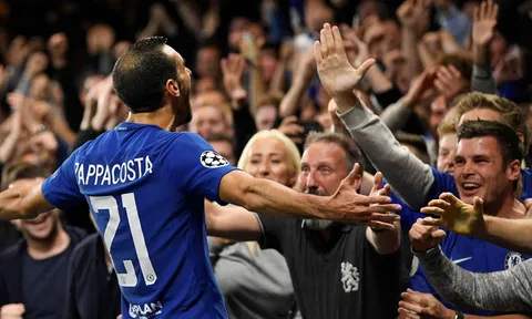 Chỉ vừa ra mắt, Zappacosta đã thành thần tượng mới tại Chelsea