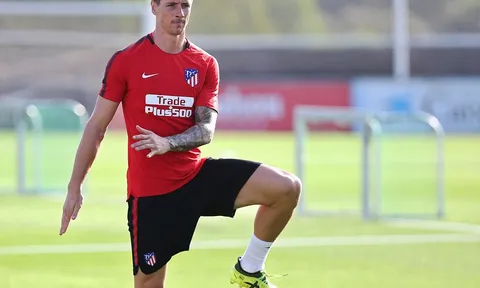 Torres và đồng đội duy trì thể lực chuẩn bị cho đại chiến Valencia