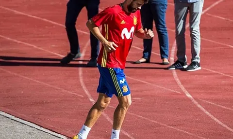 Lampard đại náo Nhật Bản, trêu đùa fan hâm mộ