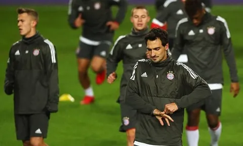 Giữa bão tin đồn, Sanchez và Ozil vẫn tập luyện cực hăng