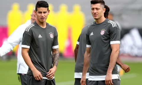 James và Lewandowski bám lấy nhau không rời trong buổi tập của Bayern